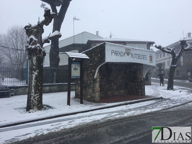 La nieve vuelve con fuerza al norte de Cáceres