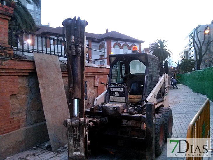 Exigen la paralización de las obras de derribo del muro del General Navarro