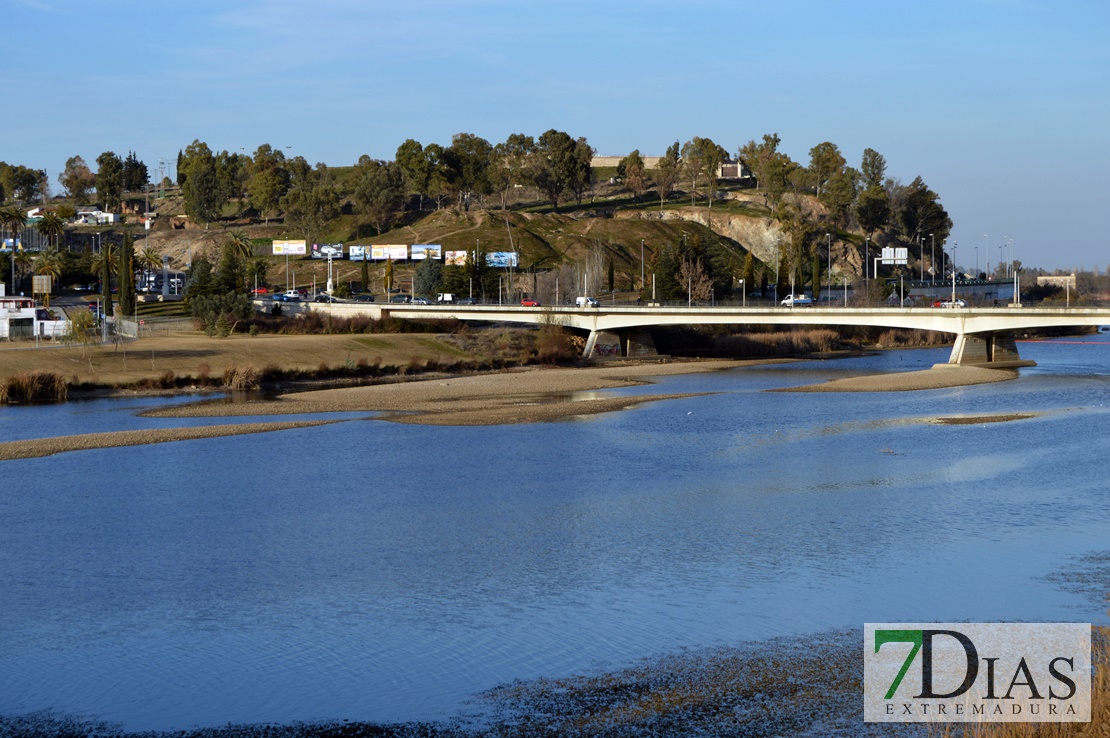 El río Guadiana se vacía para facilitar la limpieza de camalote