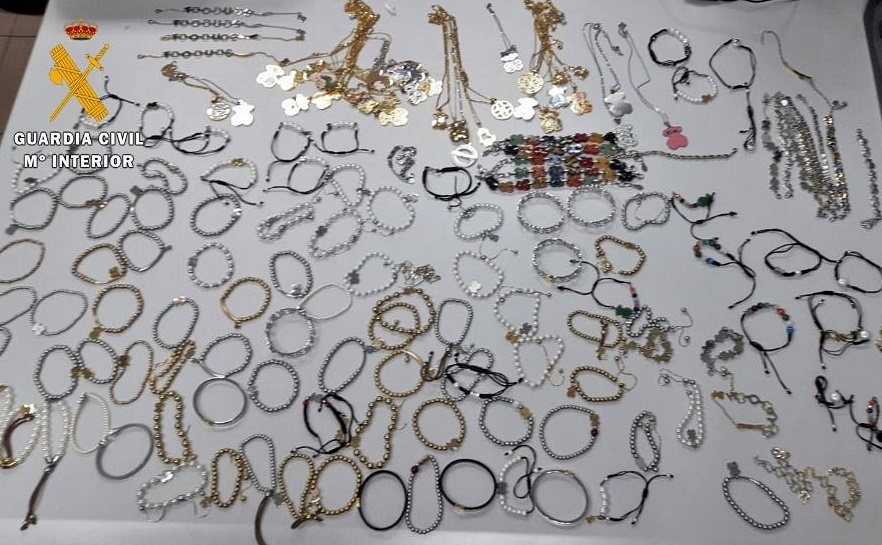 Dos detenidos por vender artículos falsificados de grandes marcas