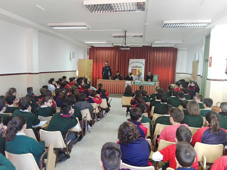 El Cacereño visita el colegio Paideuterion