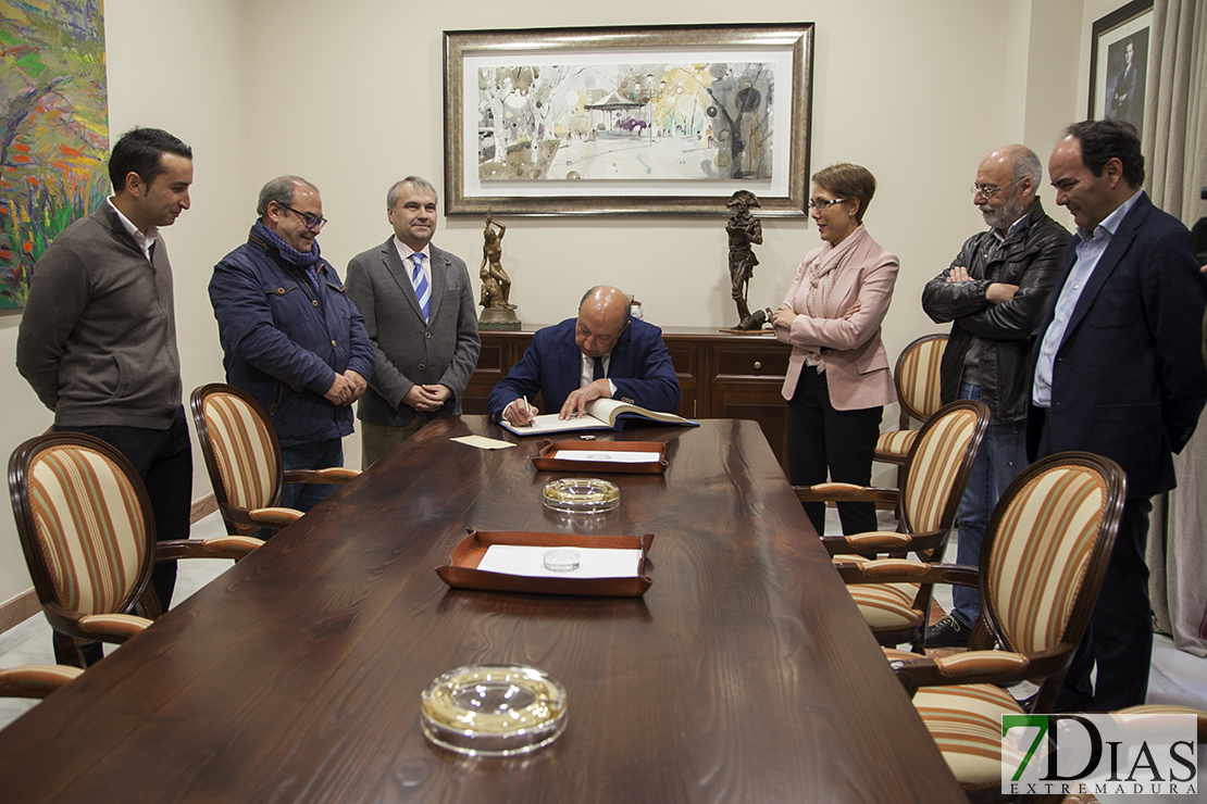 El nuevo director general de la Policía visita el Consistorio pacense