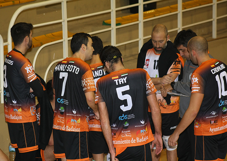 El Voleibol Pacense sufre la intensidad vallisoletana