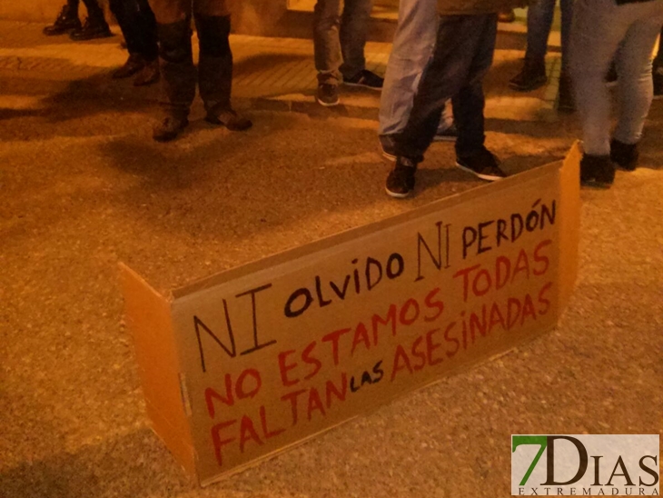 Tensión a las puertas del Colegio de Farmacéuticos de Badajoz
