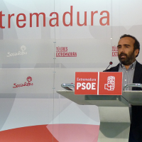 El PSOE reclama a Rajoy que se “vuelque” con Extremadura