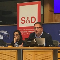 Osuna pide en Bruselas la puesta en marcha de una garantía infantil