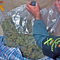 Sorprendidos cuando transportaban más de tres kilos de marihuana