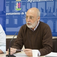 La oposición planta a la concejala de Servicios Sociales en Badajoz