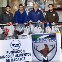 El Banco de Alimentos de Badajoz recibe 300 kilos de alimentos de FEDEXCAZA