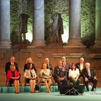 La Asamblea se compromete a dotar de paridad las Medallas de Extremadura