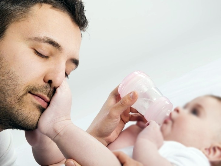 Aumentan un 11% las prestaciones por paternidad en Extremadura