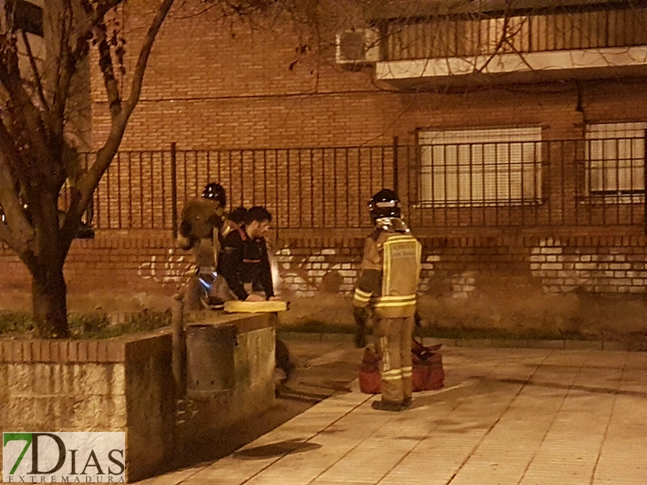 Salvan a una mujer tras incendiarse su vivienda en Badajoz