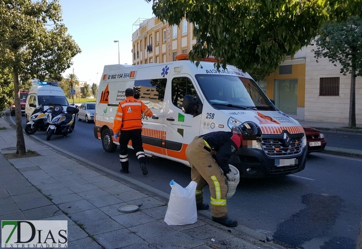 Accidente entre una moto y una furgoneta en la avenida Adolfo Suárez