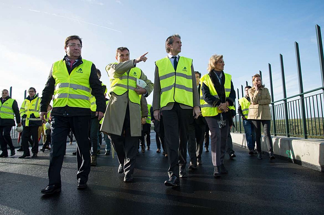 De la Serna se compromete a acabar las obras AVE en 2020