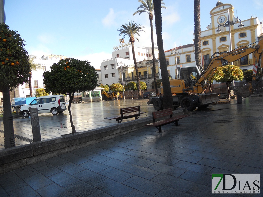 Continúa el derribo de los quioscos de la Plaza de España