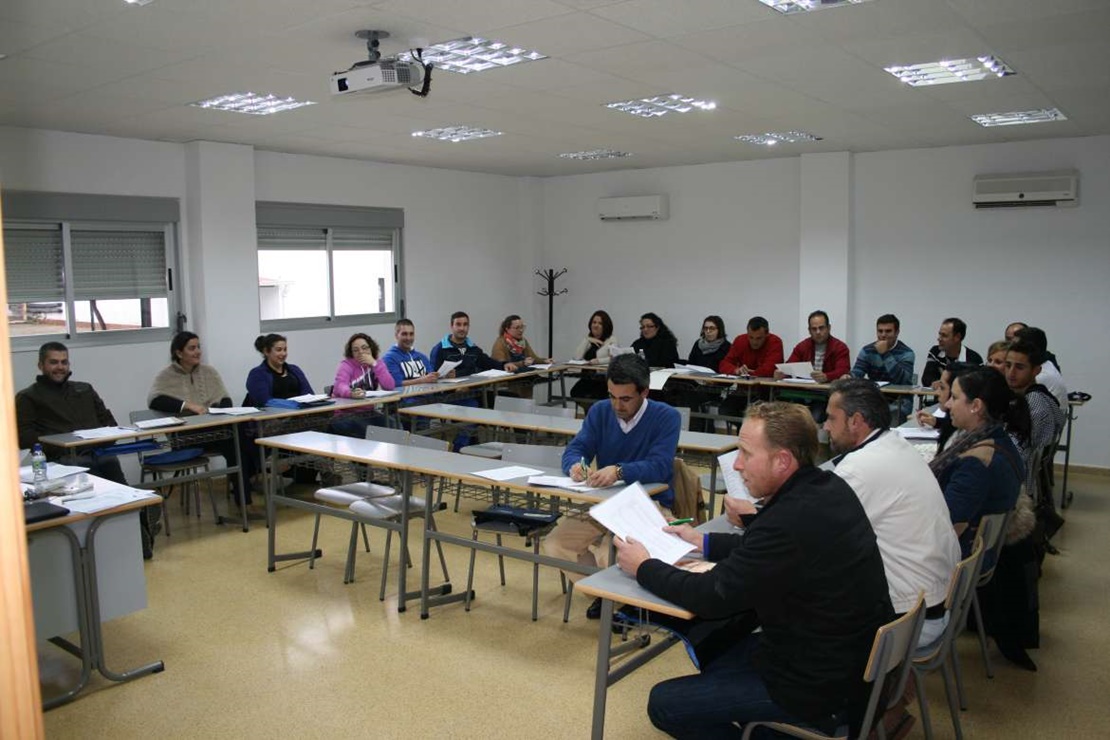 Un centenar de jóvenes se forman para su incorporación a la empresa agraria