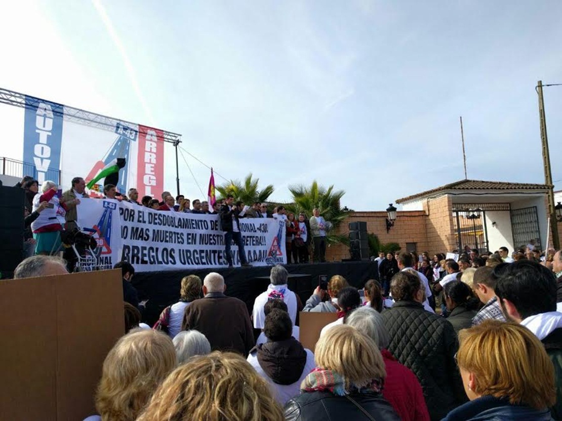 Multitudinaria manifestación para reclamar el desdoblamiento de la N-430