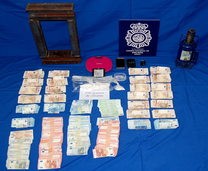 Detienen a dos jóvenes en Mérida con 250 gramos de cocaína