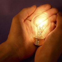 Junta y compañías eléctricas acuerdan proteger a los más necesitados