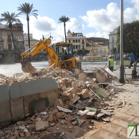 Continúa el derribo de los quioscos de la Plaza de España