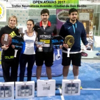 Casi 100 parejas disfrutan del pádel en Don Benito