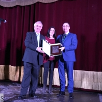 Caja Almendralejo recibe el premio ‘Giralda encina’