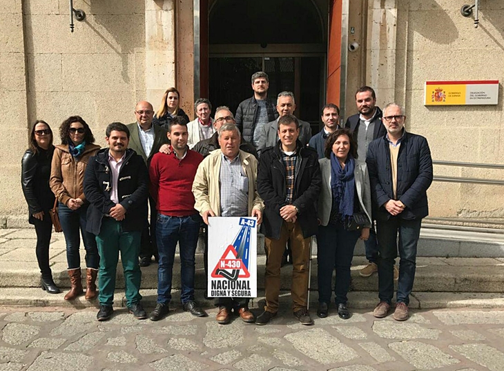 Reciben en Delegación a la plataforma para convertir en autovía la N-430