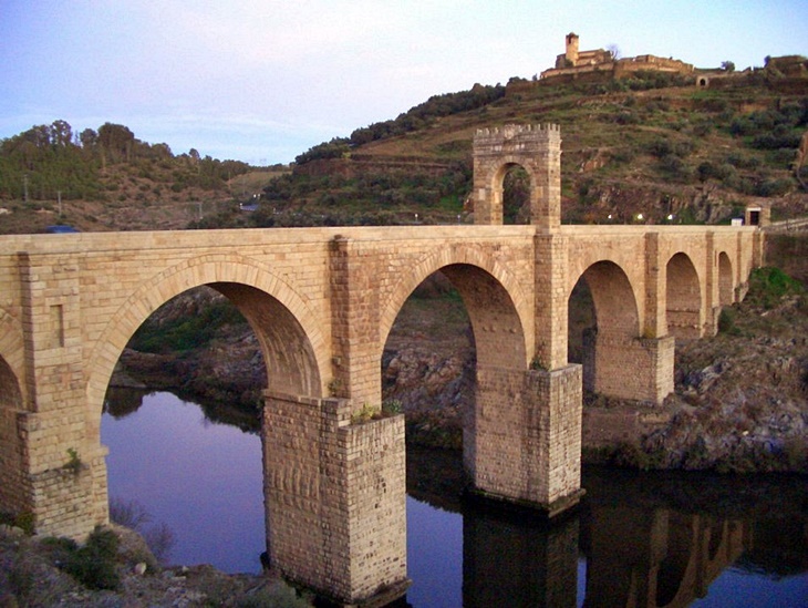 Veinticuatro empresas quieren construir el nuevo puente de Alcántara