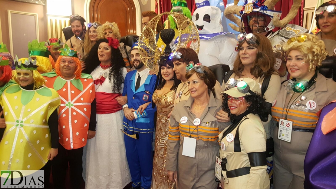 Revienta la plaza de España con el pregón del Carnaval