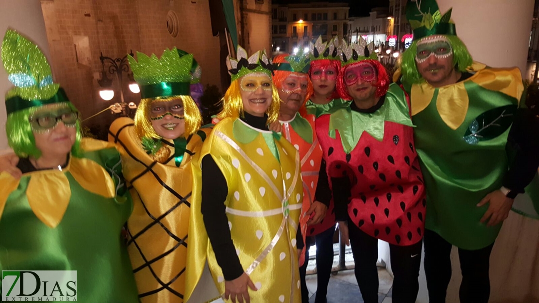 Revienta la plaza de España con el pregón del Carnaval