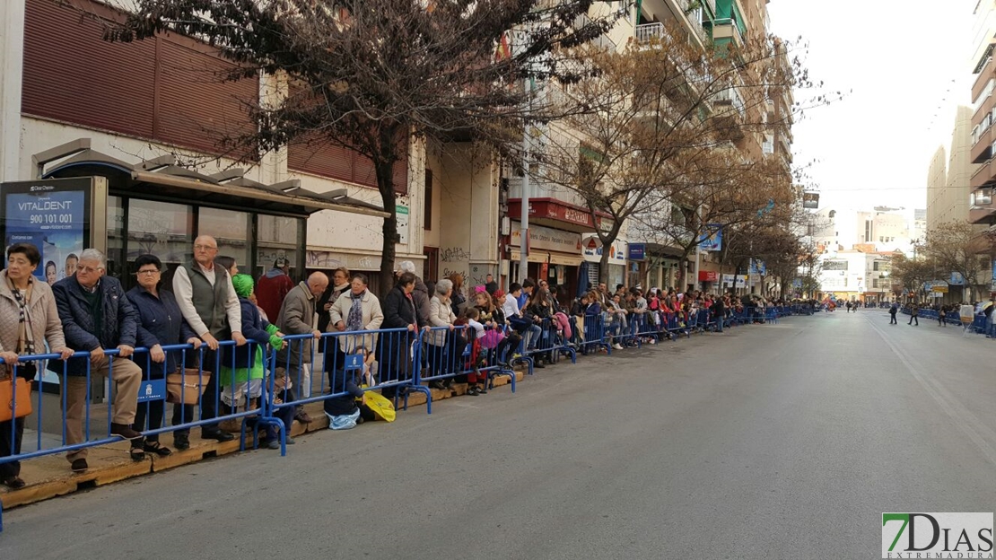 Calles llenas para recibir a las comparsas infantiles