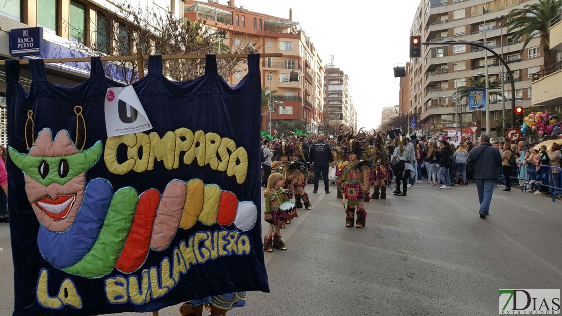 Calles llenas para recibir a las comparsas infantiles