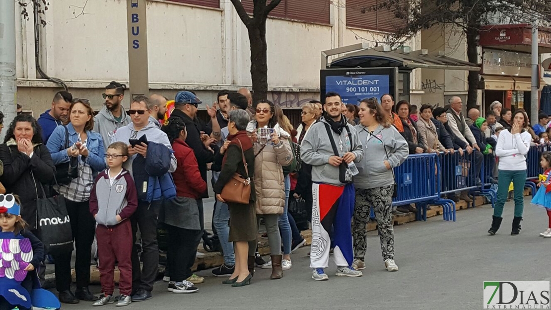 Calles llenas para recibir a las comparsas infantiles