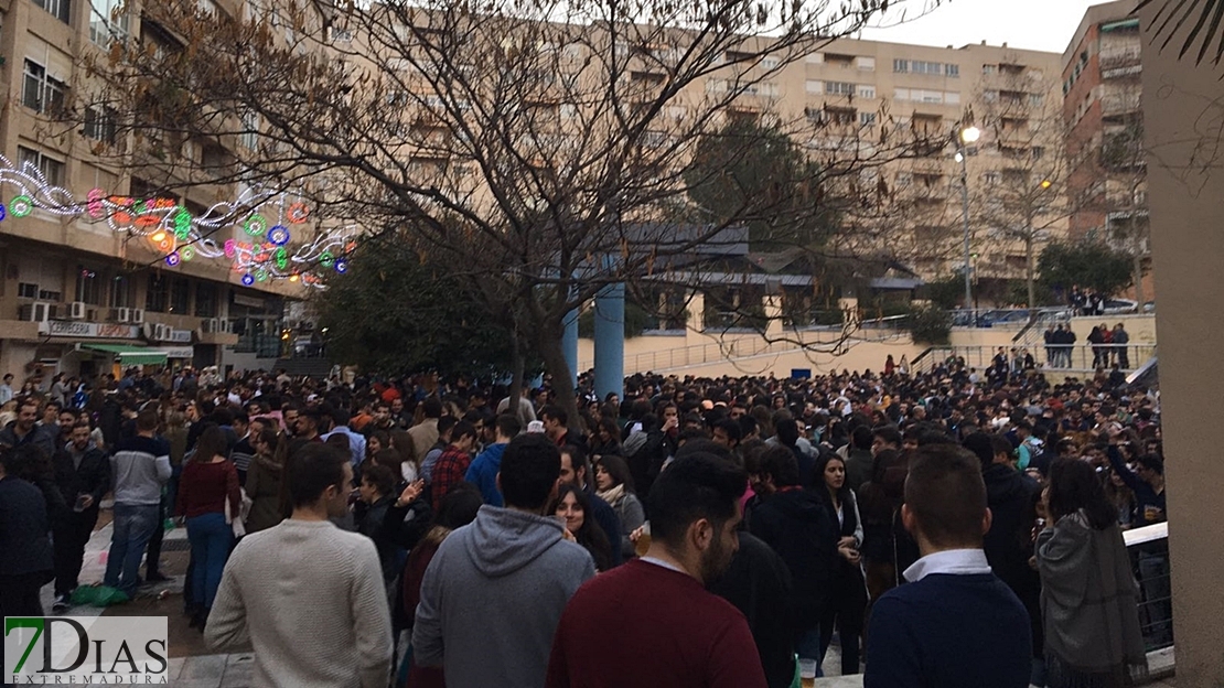 Pacenses y turistas vuelven a llenar Badajoz durante el Carnaval de día