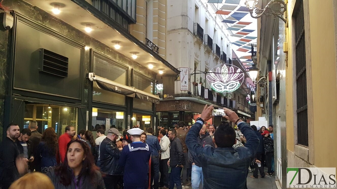 Pacenses y turistas vuelven a llenar Badajoz durante el Carnaval de día