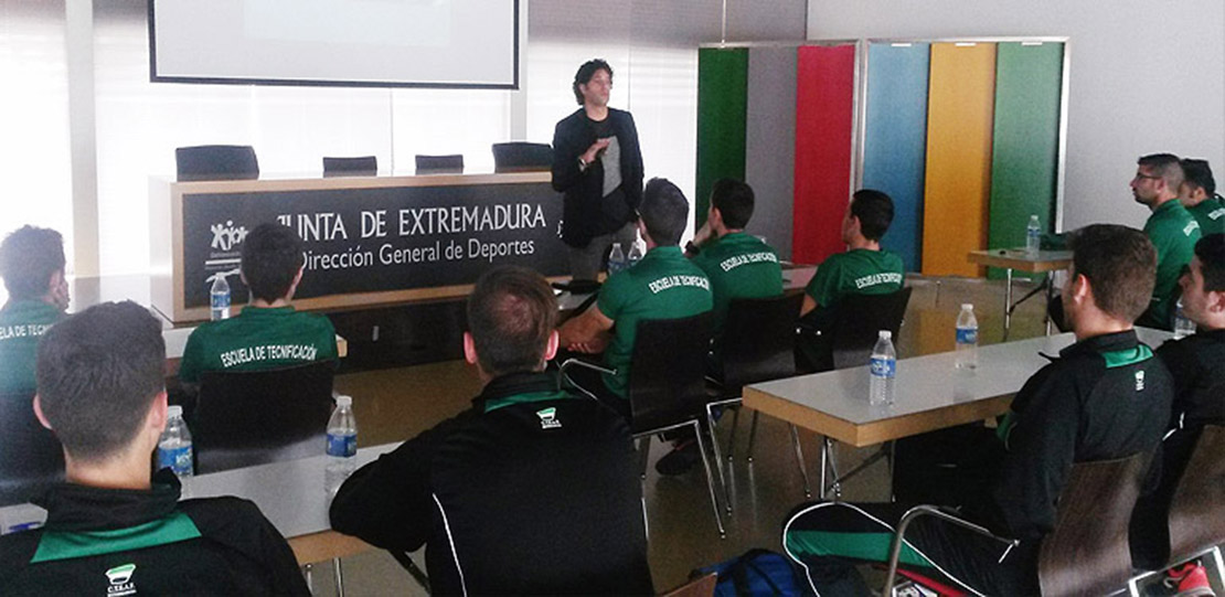 Los jóvenes árbitros extremeños continúan completando su formación