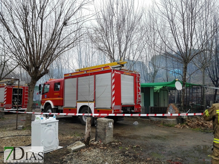 Incendio grave en el camping Garganta de Cuartos (Cáceres)