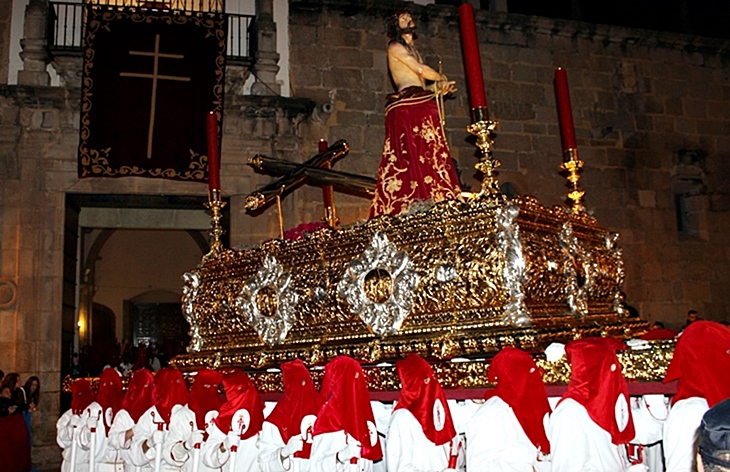Mérida lleva su Semana Santa a Sevilla