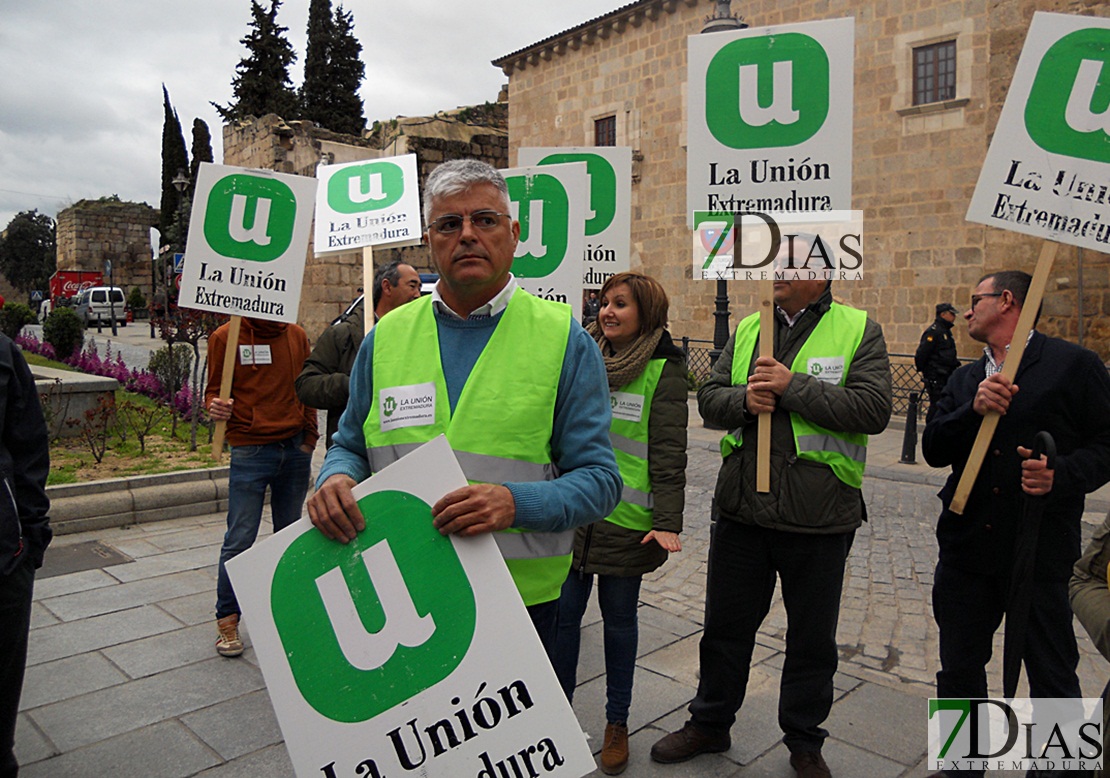 Manifestación para exigir el cese del director general de Agricultura