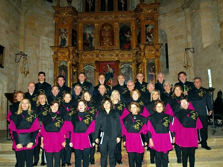 El Coro Francisco de Sande ofrece un concierto en la Hernán Cortés