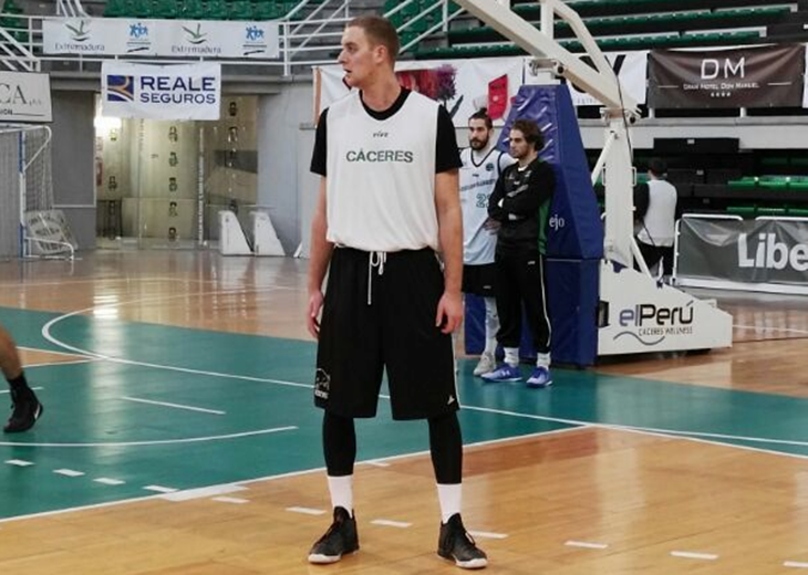 Kavas y Riauka se recuperan para enfrentarse al Araberri