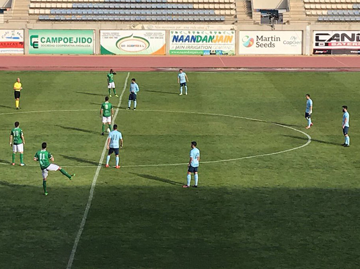El Villanovense se aferra a los play off