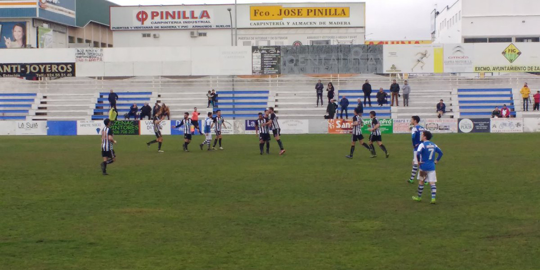 El CD Badajoz le brinda una victoria a su nuevo entrenador