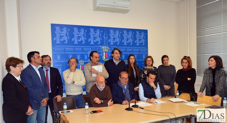 La oposición en bloque exige a Fragoso que gobierne Badajoz