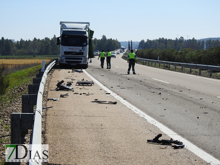 Accidente de tráfico entre dos trailers en la A-5