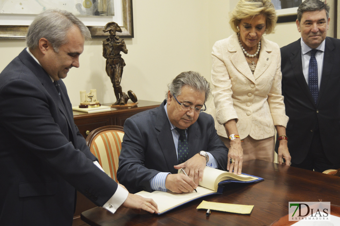 Badajoz recibe al ministro Zoido