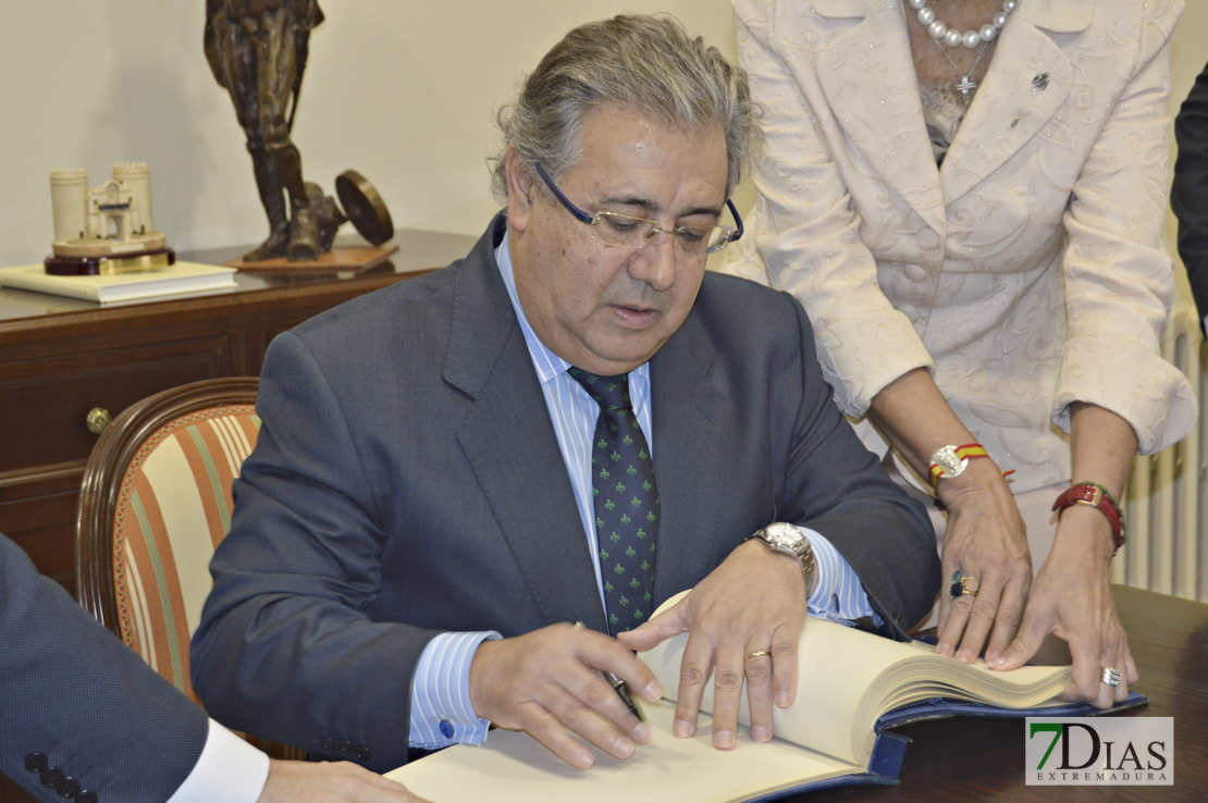 Badajoz recibe al ministro Zoido