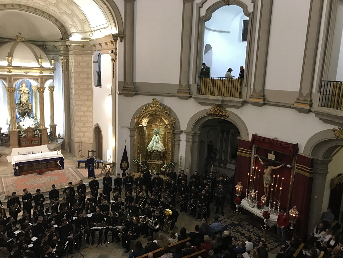 La Vera Cruz recauda más de 250 kilogramos de alimentos y 300 euros en el concierto solidario