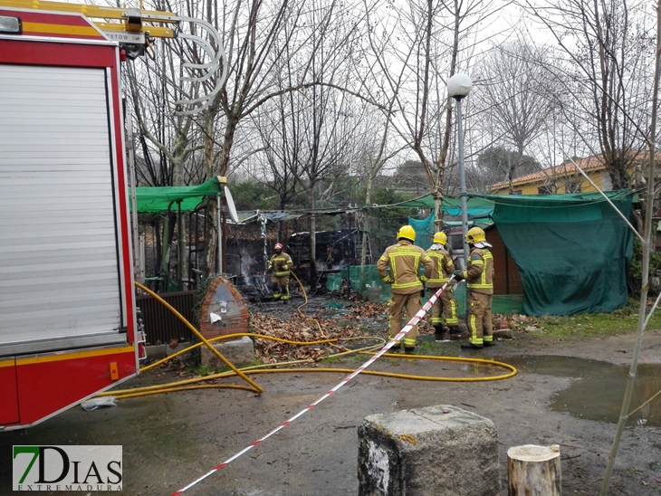 Incendio grave en el camping Garganta de Cuartos (Cáceres)