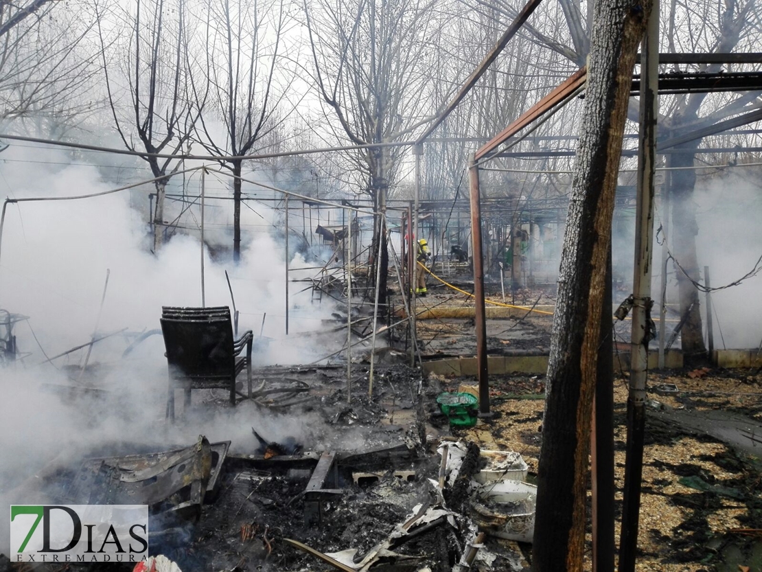 Incendio grave en el camping Garganta de Cuartos (Cáceres)